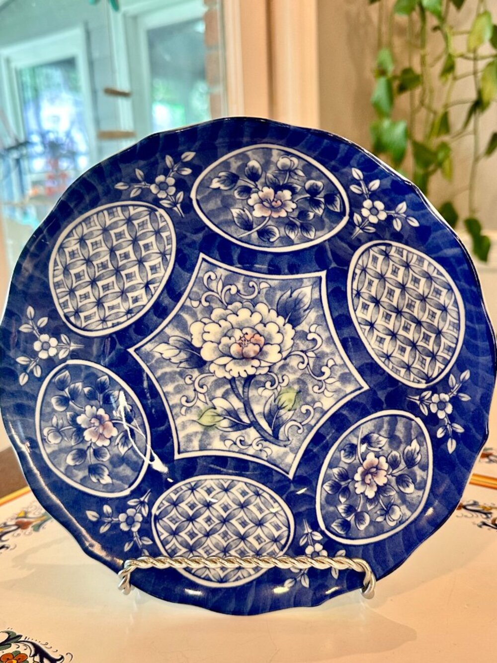 Chinoiserie style vintage Japanese decorative porcelain bowl